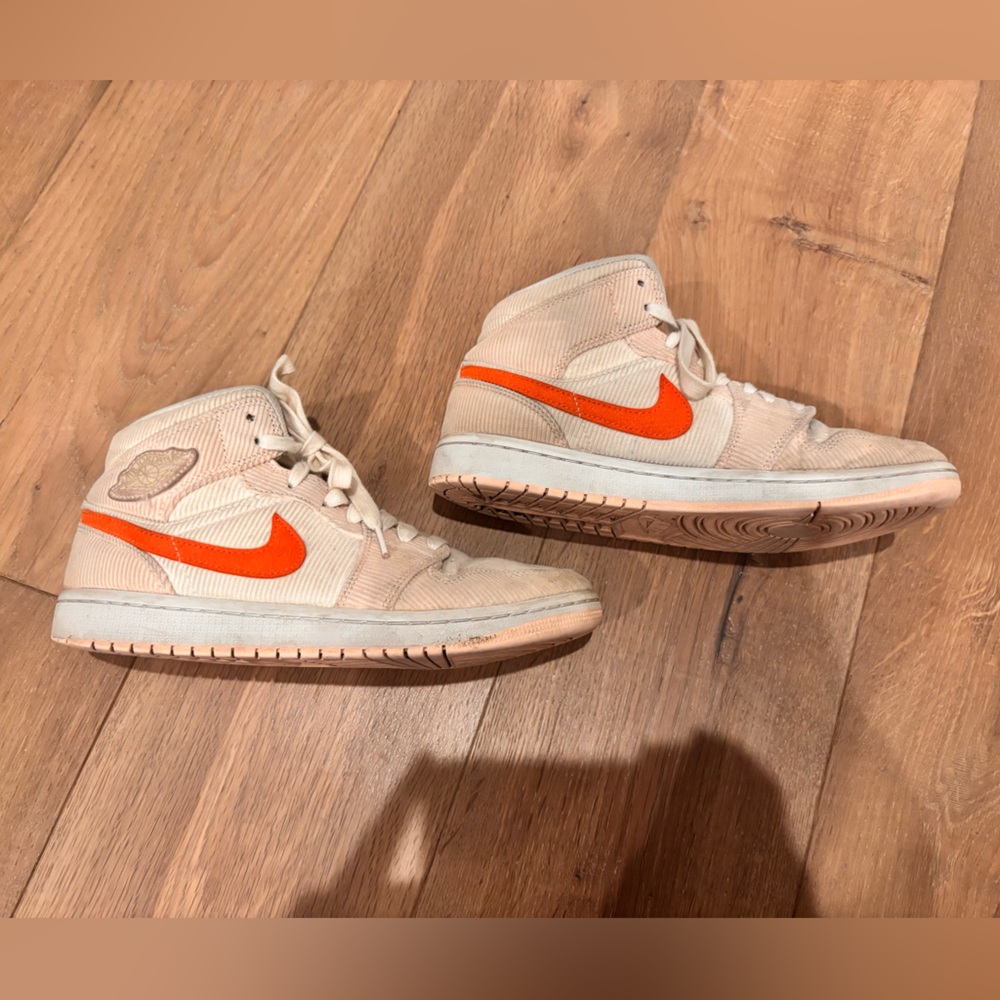 Jordan Air 1 mid SE “Corduroy” sneakers! Women’s size 9! Fairly used!
